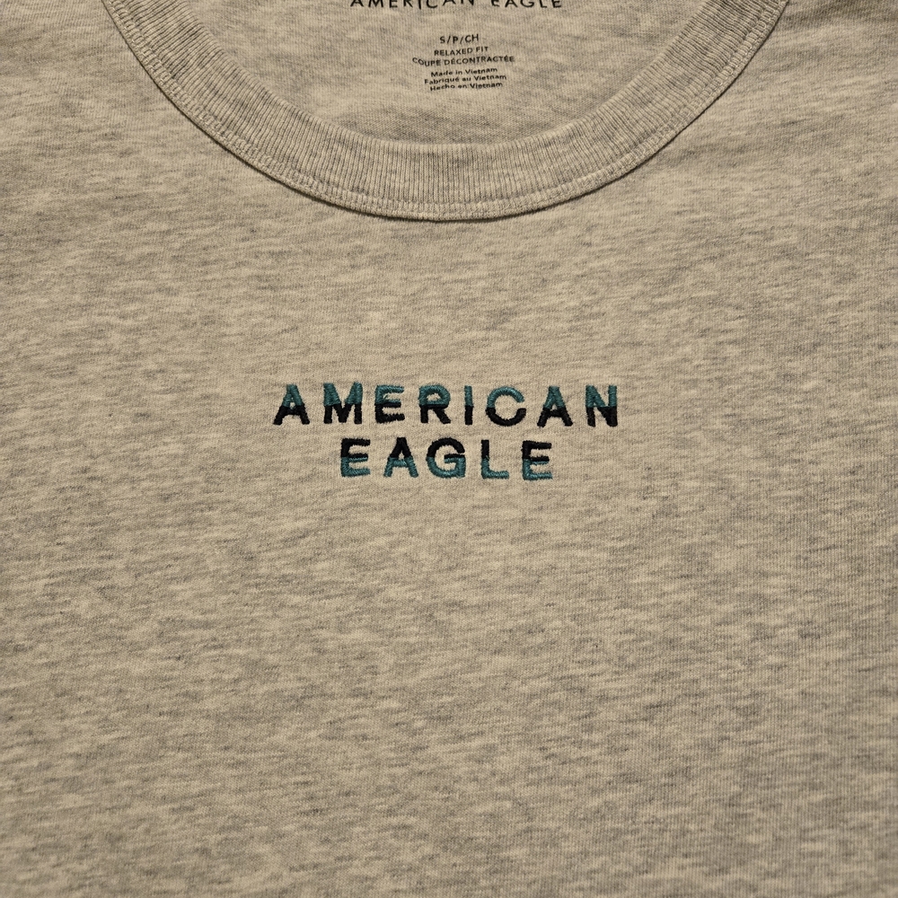 American Eagle Light Gray Relaxed Fit Tee with Blue & Teal Logo, Mens Sz S